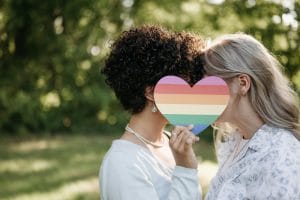 Przełomowy wyrok TSUE dla tęczowych rodzin Polska musi uznawać małżeństwa jednopłciowe zawarte za granicą